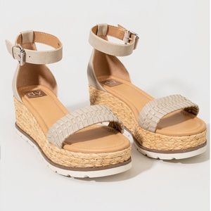 NEW IN BOX Dolce Vita Blayke wedge espadrille. Women’s size 8.5